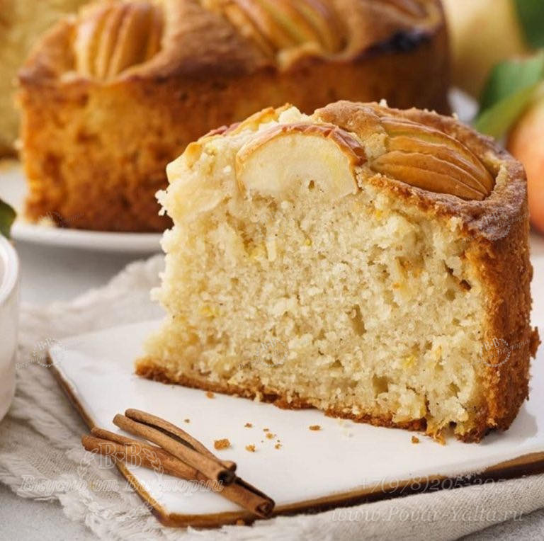 Яблочный пирог с корицей